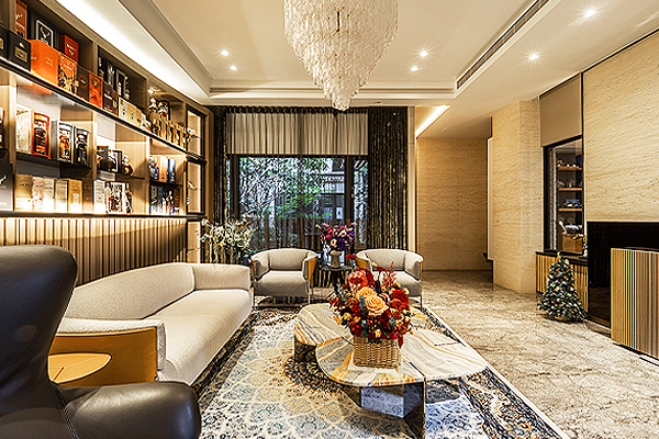Internation Luxury Awards Winner - Pouring Light by Huang Yue Interior Design