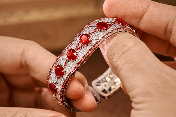 Ruby Bracelet in Ice Crack Pattern